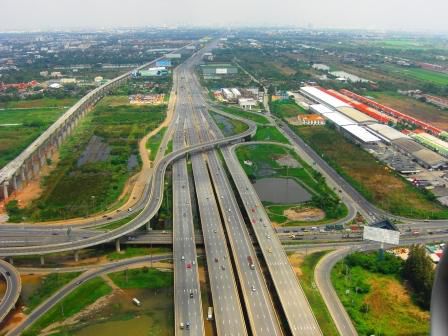 Blick auf die zubringer Straße zum neuen Flughafen