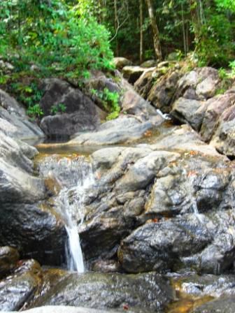 Der erste Wasserfall (Phang Wasserfall)
nicht sehr aufregend