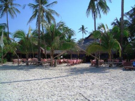 Blick vom Strand auf das Restaurant