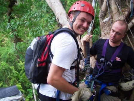Da hatte Stefan noch gut lachen kurz vor dem 30 Meter Abstieg