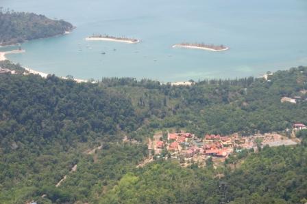 Blick von der Mittel Station auf die Küste und auf Oriental Village