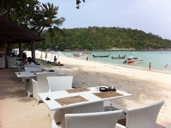 Restaurant mit wunderschoner Aussicht. Morgens beim Frühstück und abends beim Dinner.