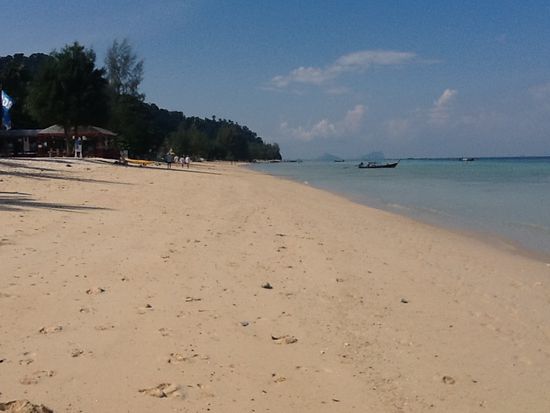 Schöner langer Sandstrand, auch für Strandwanderung ideal