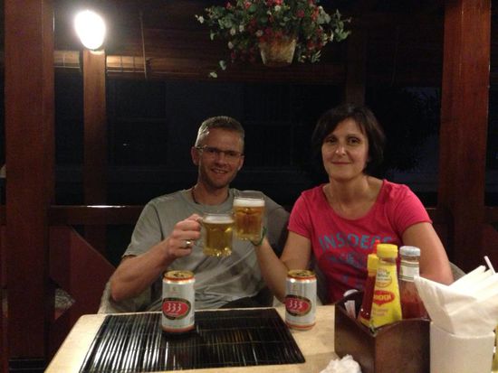 Ein Prost mit 333 auf die Dong Millionaere.