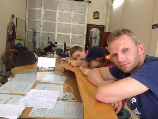 Zugticketskaufen kann ganz schoen anstrengend sein.