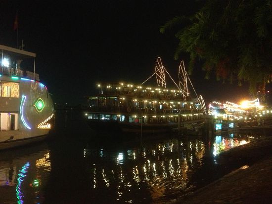 Schiffe auf dem Saigon