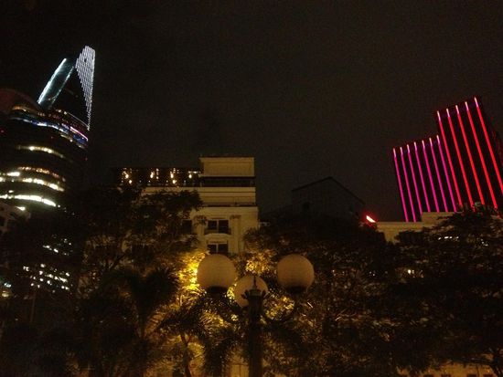 Wolkenkratzer, in der Mitte das Majestic Hotel Saigon