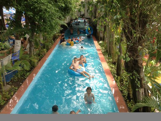 Wasserstrudel um den ganzen Park.