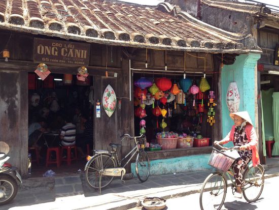 Kleines Laternenlaedchen. Alle Ziegeln nach Yin und Yang