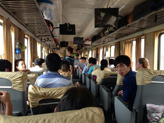 Ueberwiegend Einheimische im Zug