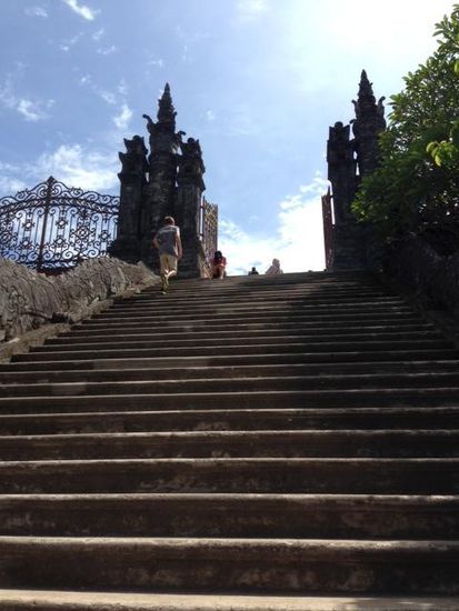 Steiler Aufstieg zum Khai Dinh Tomb