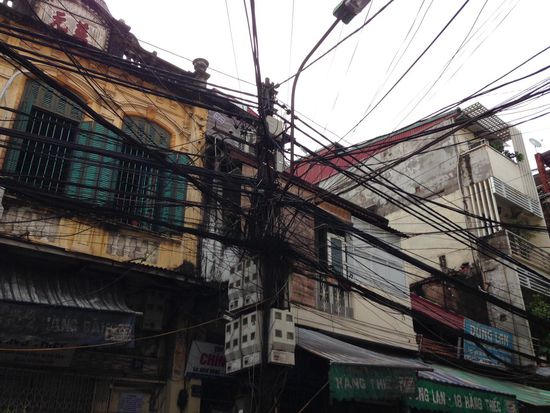 Stromkabel. Hier blickt doch keiner mehr durch.