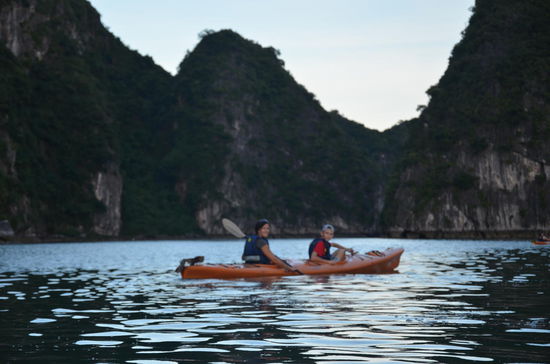 Kajakfahren in der Halongbucht