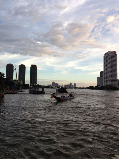 Chao Phraya im Hintergrund unser Hotel