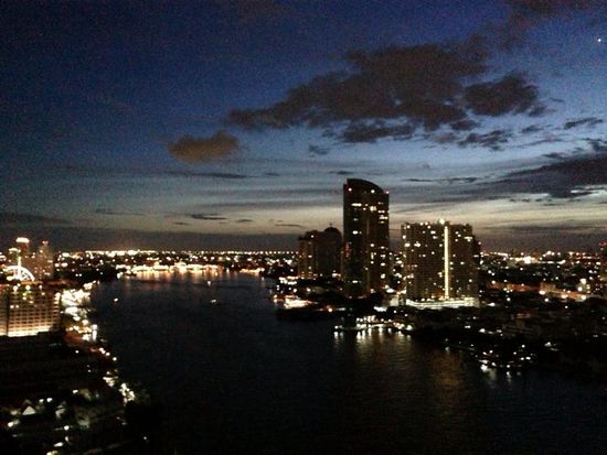 Bangkok bei Nacht. Sicht von unserem Balkon.
