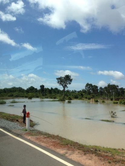 Fischen am Strassenrand.