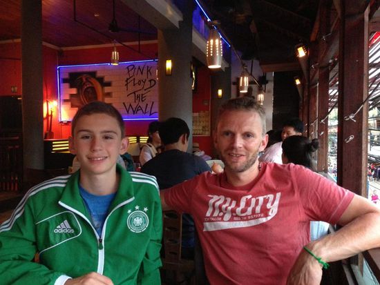 Im Red Piano. Ein Prost mit Beer Anchor.