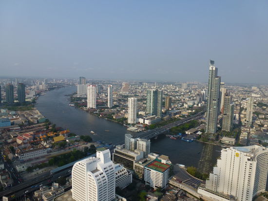 Blick vom Balkon (58. Stock) des LEBUA AT STATE TOWER auf den Chao Praya River