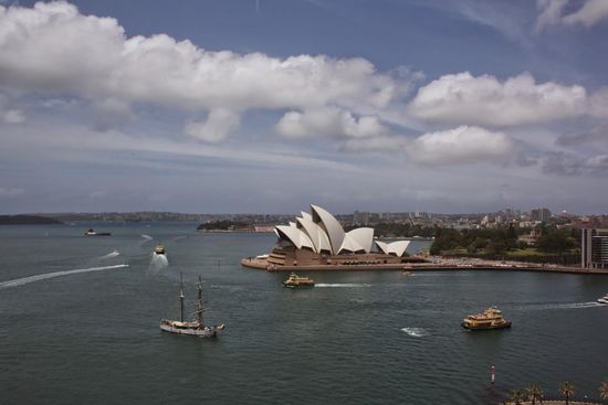 Blick von der Harbour Brigde auf die Oper