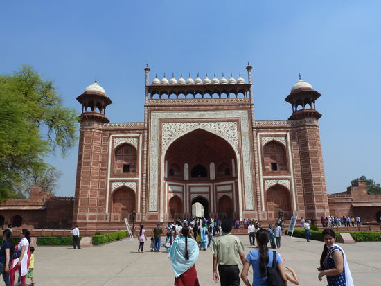 Durch das Royal Gate gelangt man zum Taj Mahal