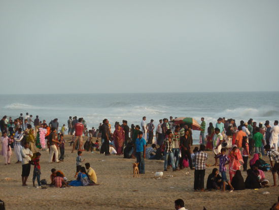 Alle warten auf den Sonnenuntergang