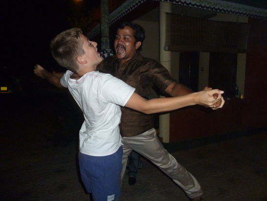 Nico und Sandeep - ein Herz und eine Seele. Er ist ein Freund der Hoteljungs und kam jeden Abend vorbei