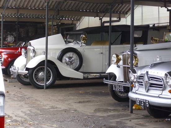 Hier gibt es auch richtige Edelkarossen