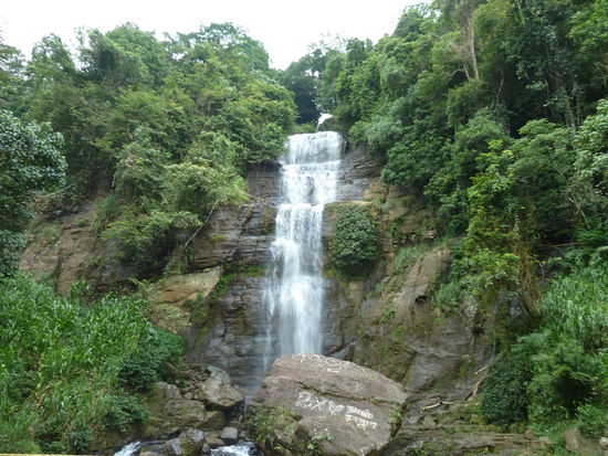 Einer der kleinen Wasserfälle