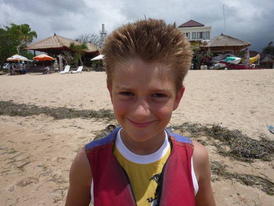 Hinterher mit Sturmfrisur