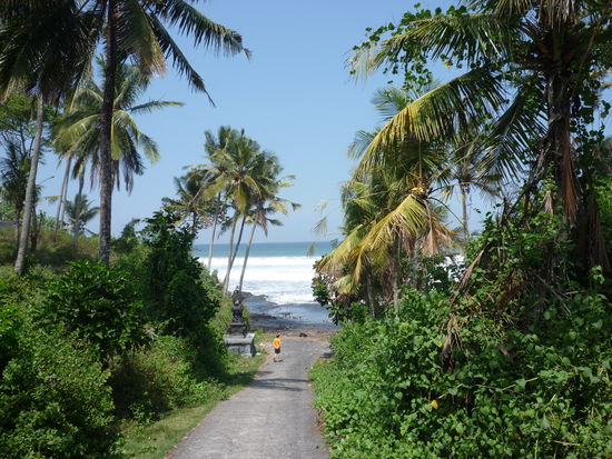"Geheimweg" zum schwarzen Strand