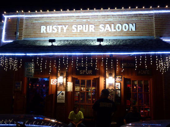 Der Saloon mit Schwingtüren am Eingang