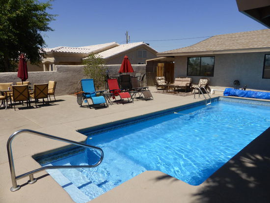 Ein Pool fuer uns allein