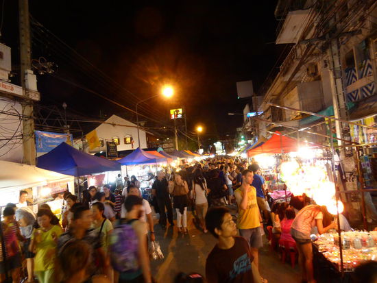 Die Hauptstrasse des Nachtmarkts