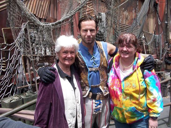 Meine zwei Grazien mit dem Held der "Waterworld-Show"