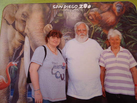 Mit geballter weiblicher Kraft in den Tierpark, noch lachen Alle.