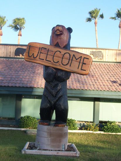Freundliche Begrüßung zum Abendessen beim Black Bear Grill