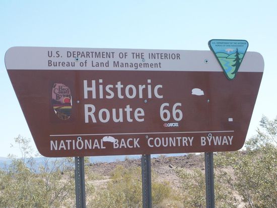 Start der Route 66 nach Osten im Bundesstaat Arizona in Topock