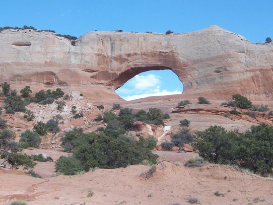 Der erste Arch - kurz vor Moab auf dem HW 191 Nord