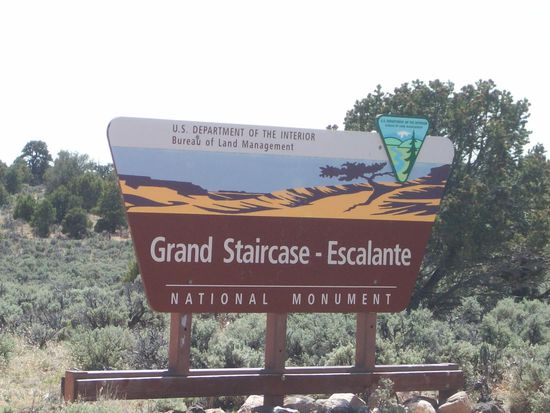 Hier werden starke Männer schwach. Auf einem 10 Meter breiten Bergrücken kilometerweit zu fahren. Feuchte Hände und ein mulmiges Bauchgefühl.