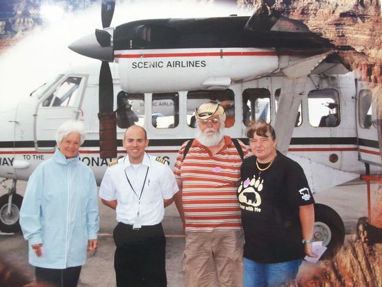 Vor dem Abflug strahlen noch Alle um die Wette.