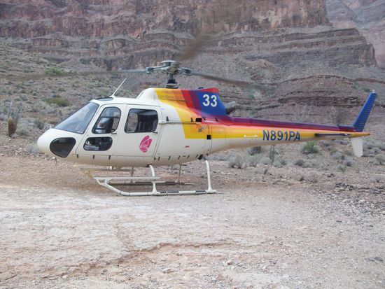 Mit diesem Helicopter flogen wir in den Canyon und wieder zurück.