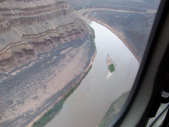 Kleine Insel im Colorado, vom Hubschrauber aus.