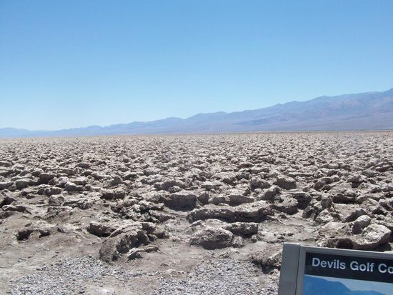 Da hat wirklich einer mit voller Wut und absolutem Unkönnen Golf gespielt.