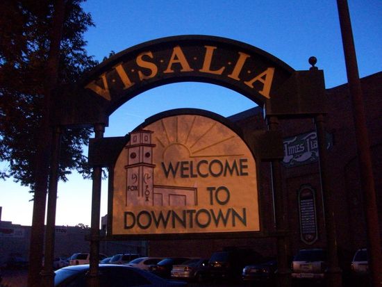 Abendspaziergang in die Altstadt von Visalia.