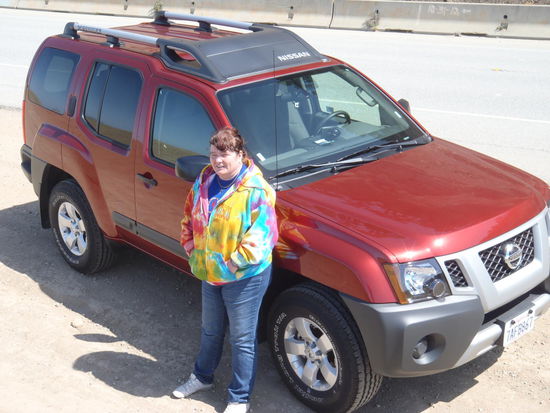 Eva und ihr steiler Schlitten, ein Nissan X Terra
