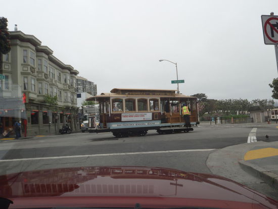 Zum Abschied kreuzt noch ein Cablecar unseren Weg