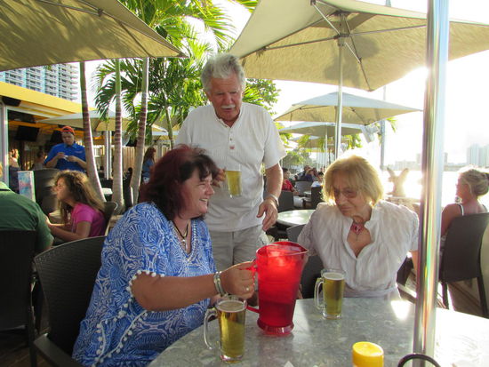 Ein Eimer Bier aus Plastik