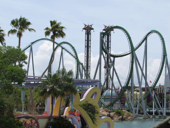 Hulk Coaster - da ist nicht nur die Bahn grün
