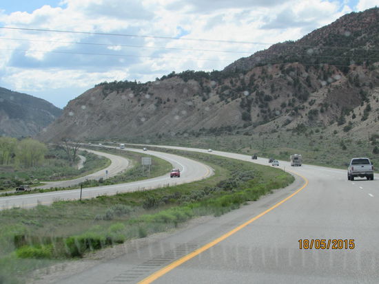 Auf der I 70 bei Aspen im Sonnenschein und heißen 17 Grad