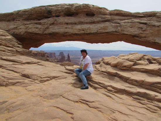 Kurze Rast am Mesa Arch